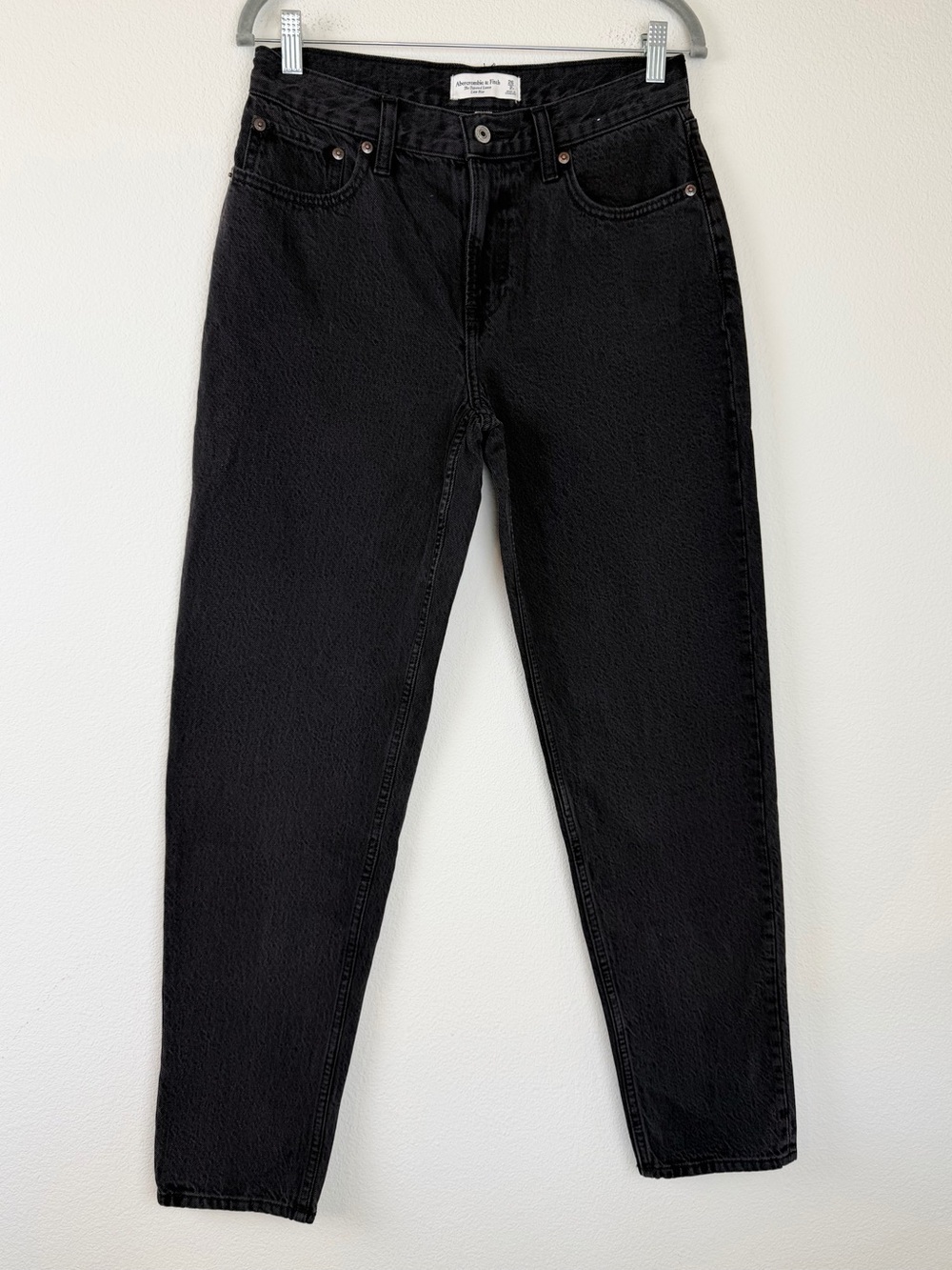 Abercrombie & Fitch Curve Love
Tapered Loose Jeans in Washed Black
Size 26 / 2